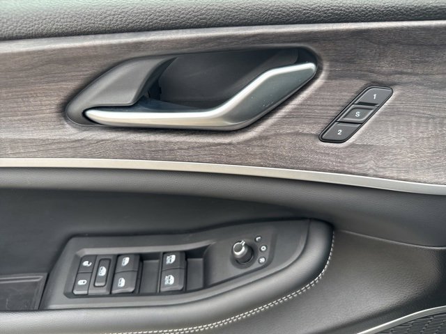 Used 2022 Jeep Grand Cherokee L Limited image 24