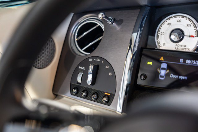 Used 2017 Rolls-Royce Wraith RWD image 36
