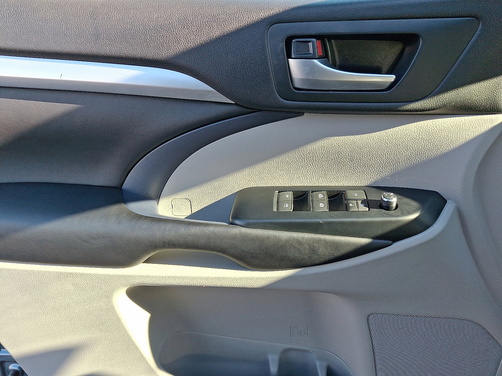 Used 2017 Toyota Highlander XLE image 10