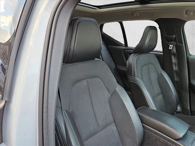 Used 2020 Volvo XC40 T5 Momentum AWD/4WD image 19