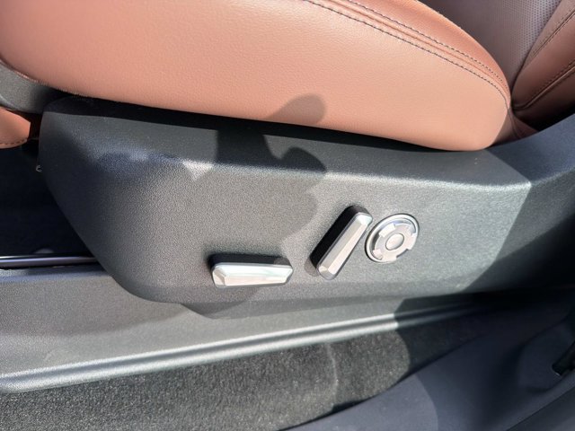 New 2026 Lincoln Navigator L Reserve AWD/4WD image 12