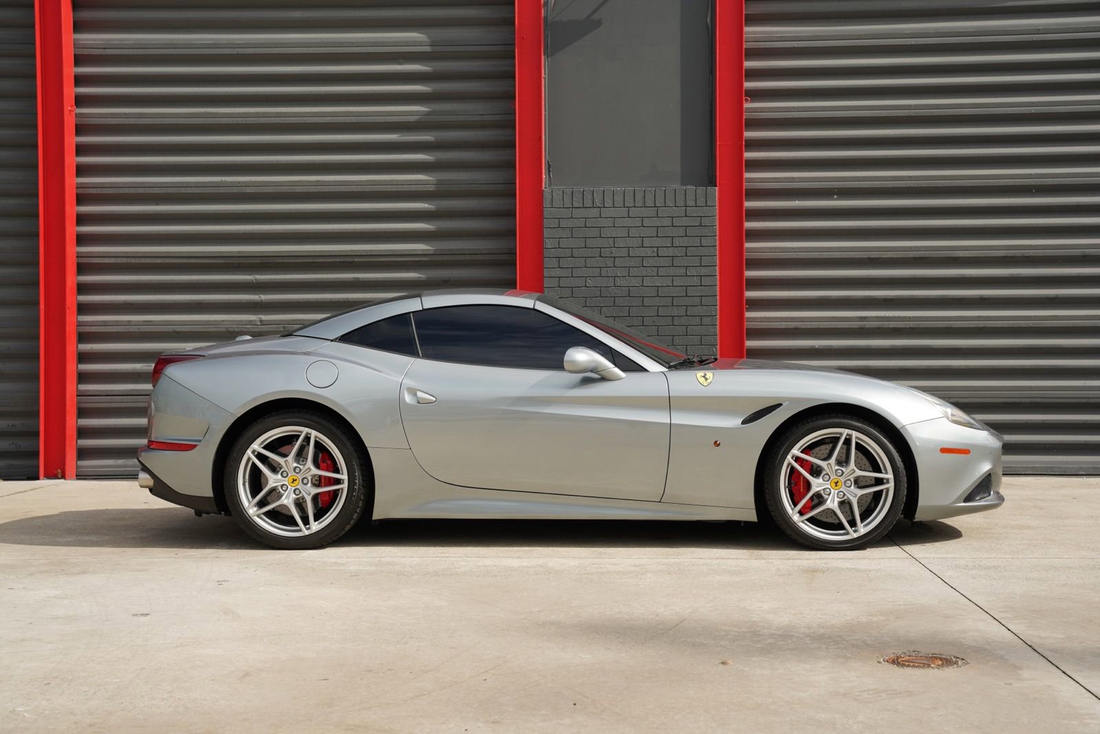 Used 2016 Ferrari California T image 28