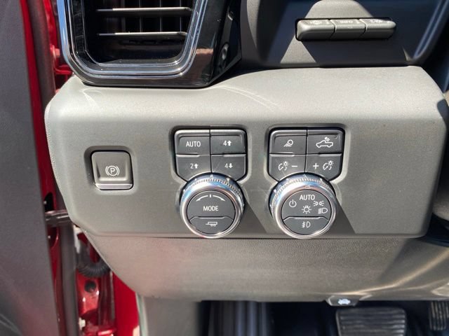 Used 2024 GMC Sierra 1500 AT4 w/ Technology Package AWD/4WD image 14
