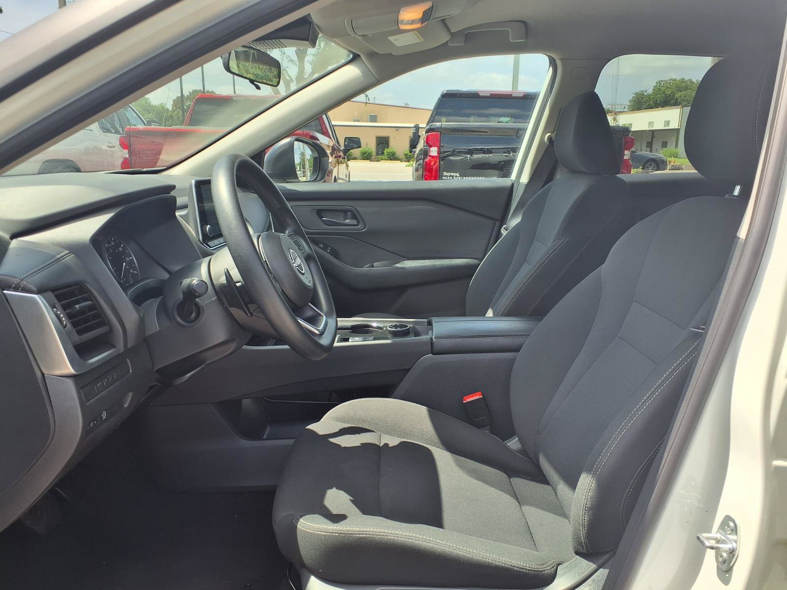 Used 2024 Nissan Rogue S AWD/4WD image 17