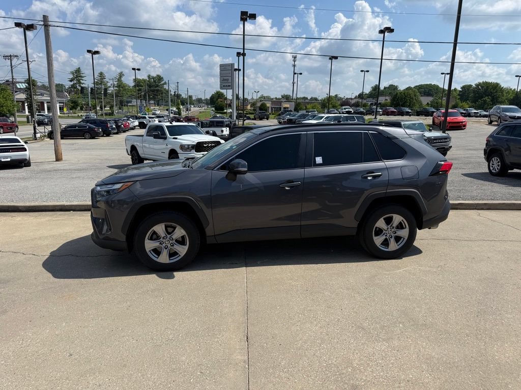 Used 2022 Toyota RAV4 XLE AWD/4WD image 9