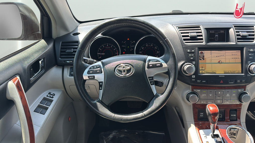 Used 2012 Toyota Highlander Limited w/ Tow Pkg FWD image 16