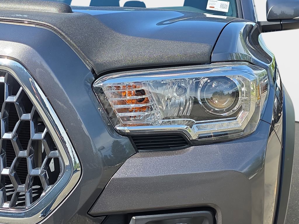 Used 2019 Toyota Tacoma TRD Off-Road w/ Technology Package AWD/4WD image 33
