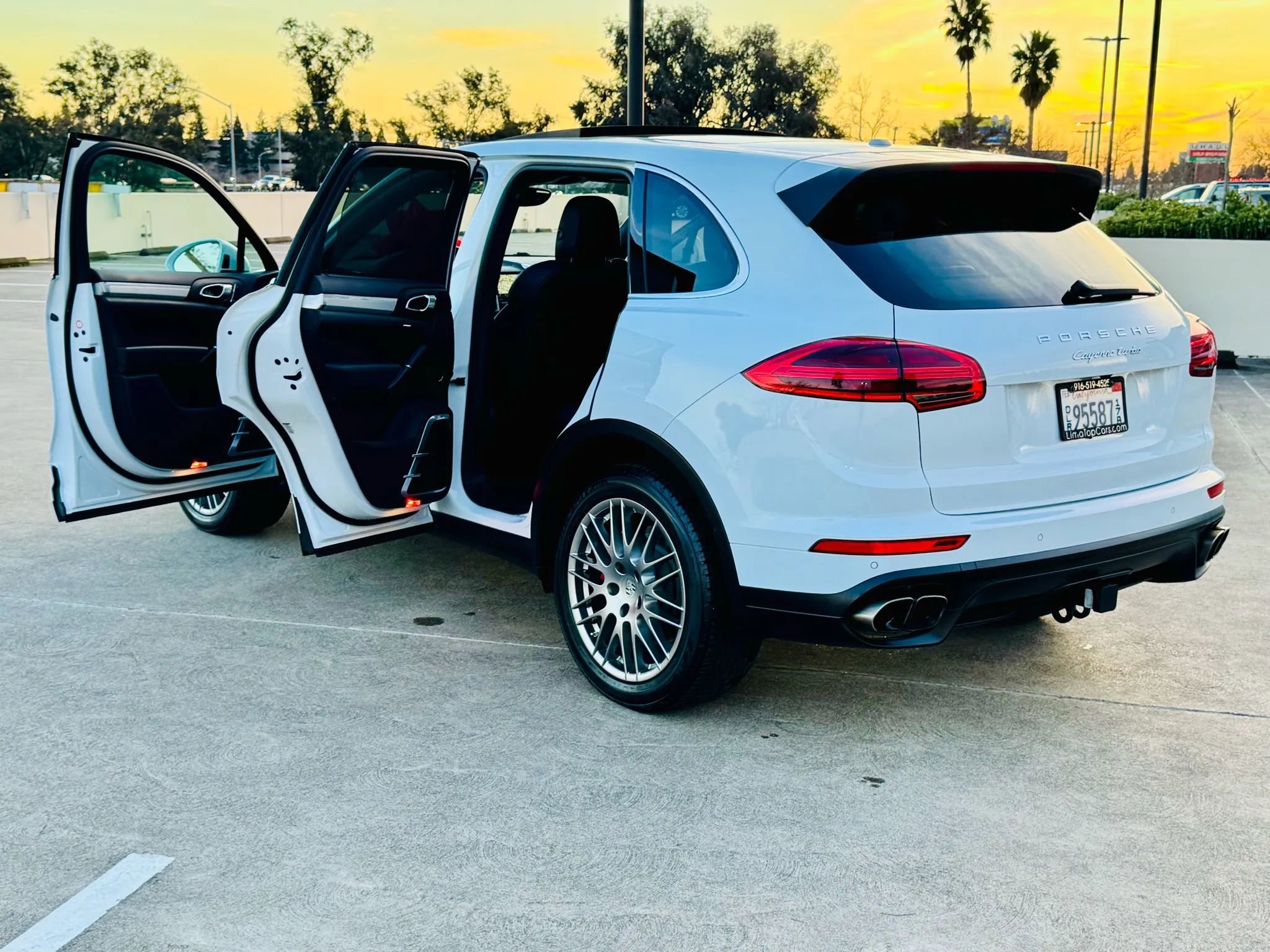Used 2015 Porsche Cayenne Turbo image 49