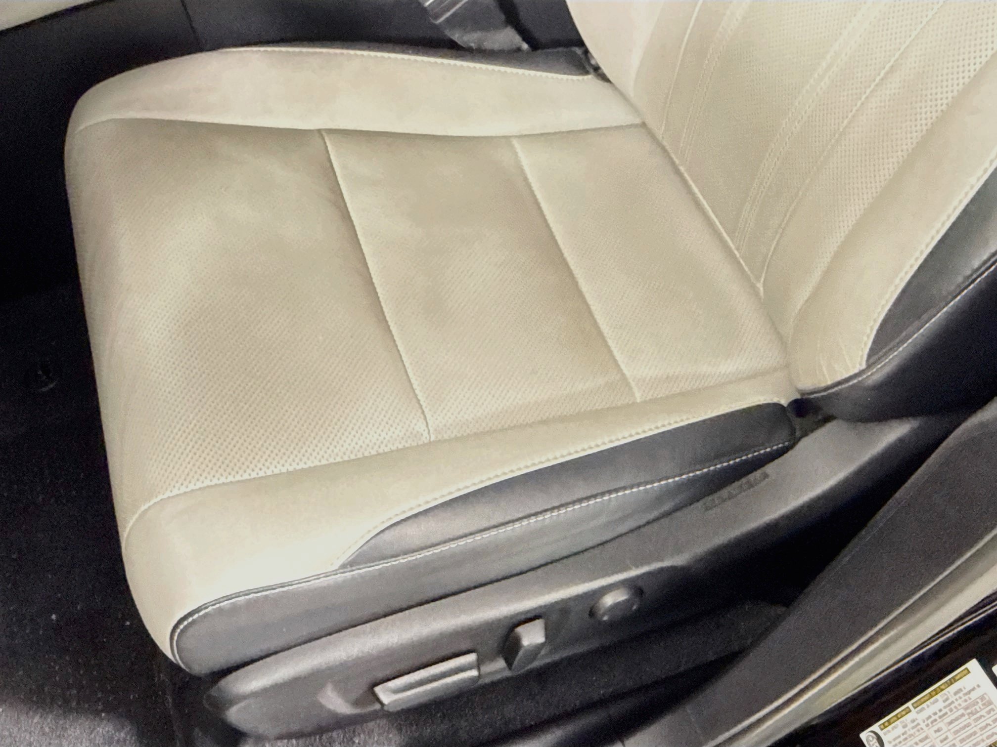 Used 2019 Lexus RX 350L AWD w/ Premium Package image 21