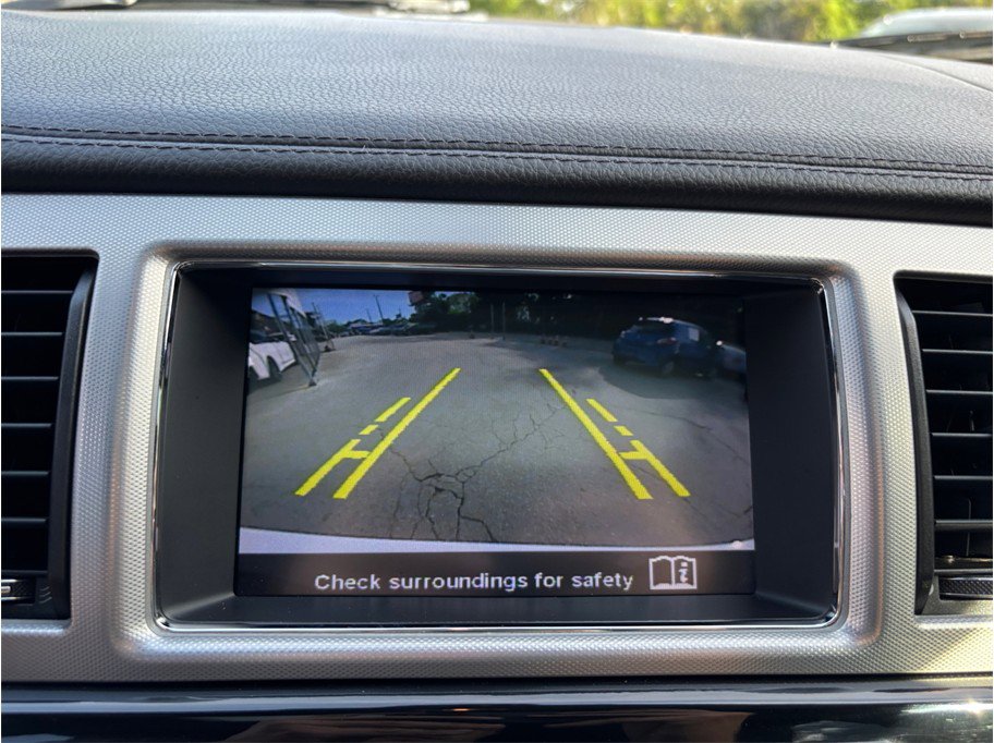 Used 2015 Jaguar XF Sport image 33