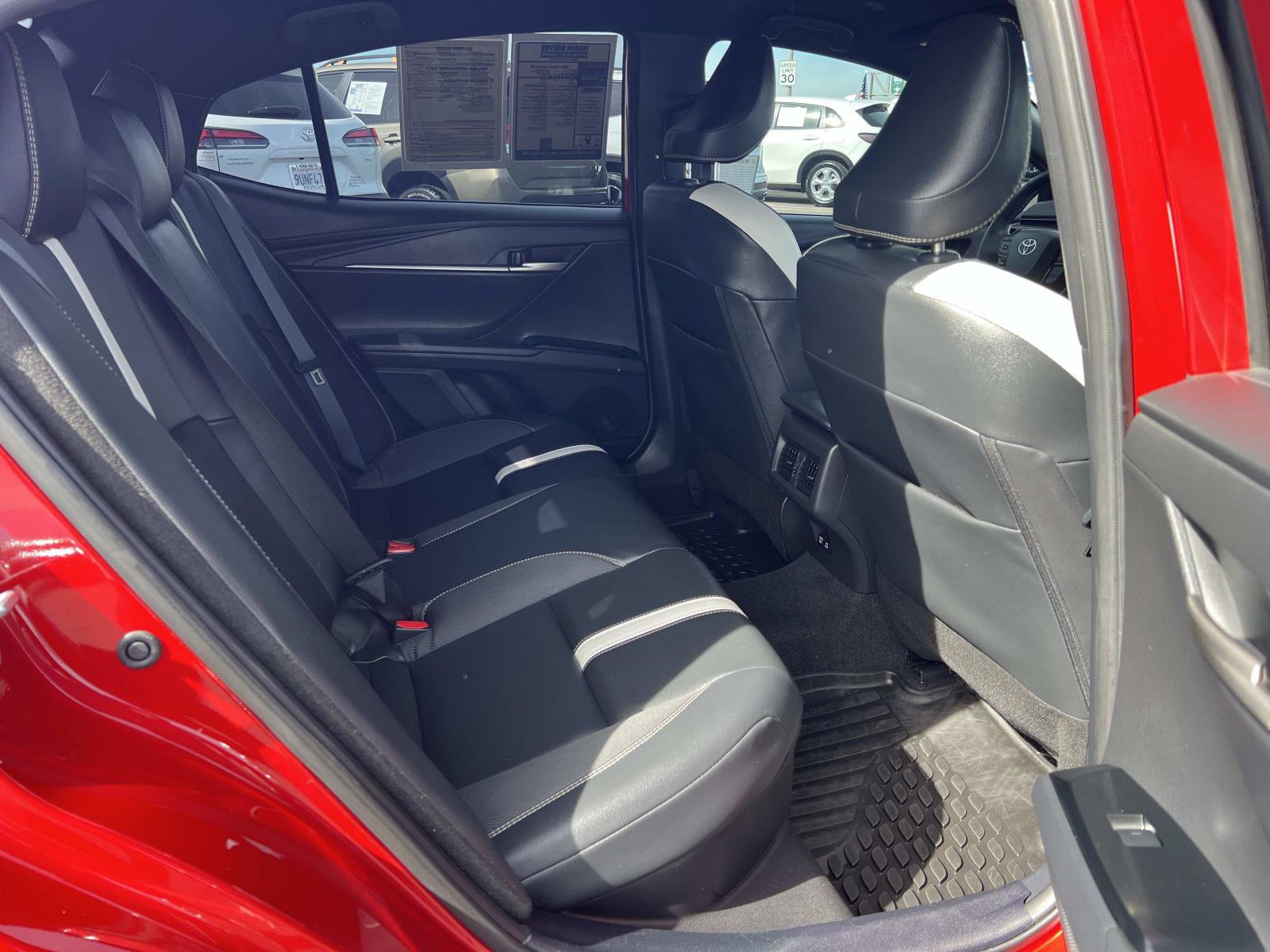 Used 2025 Toyota Camry SE w/ Convenience Package image 31