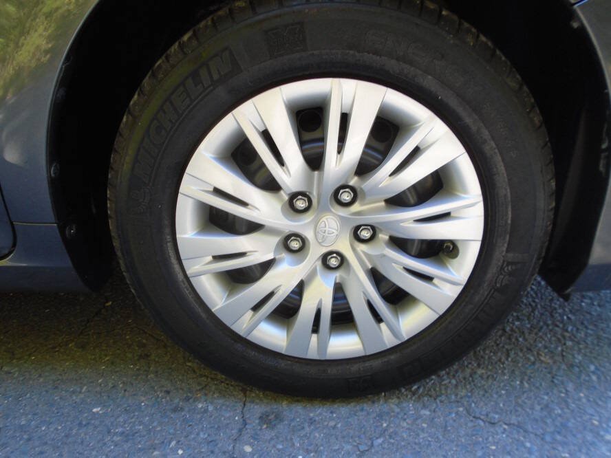 Used 2014 Toyota Camry FWD image 29