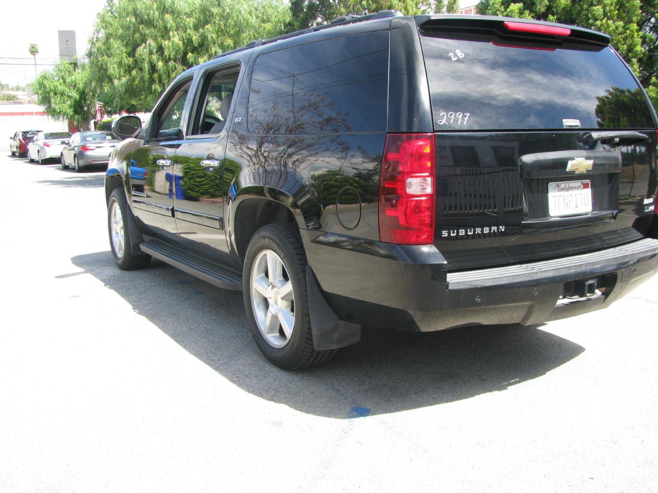 Used 2007 Chevrolet Suburban LTZ w/ LTZ Preferred Equipment Group AWD/4WD image 4