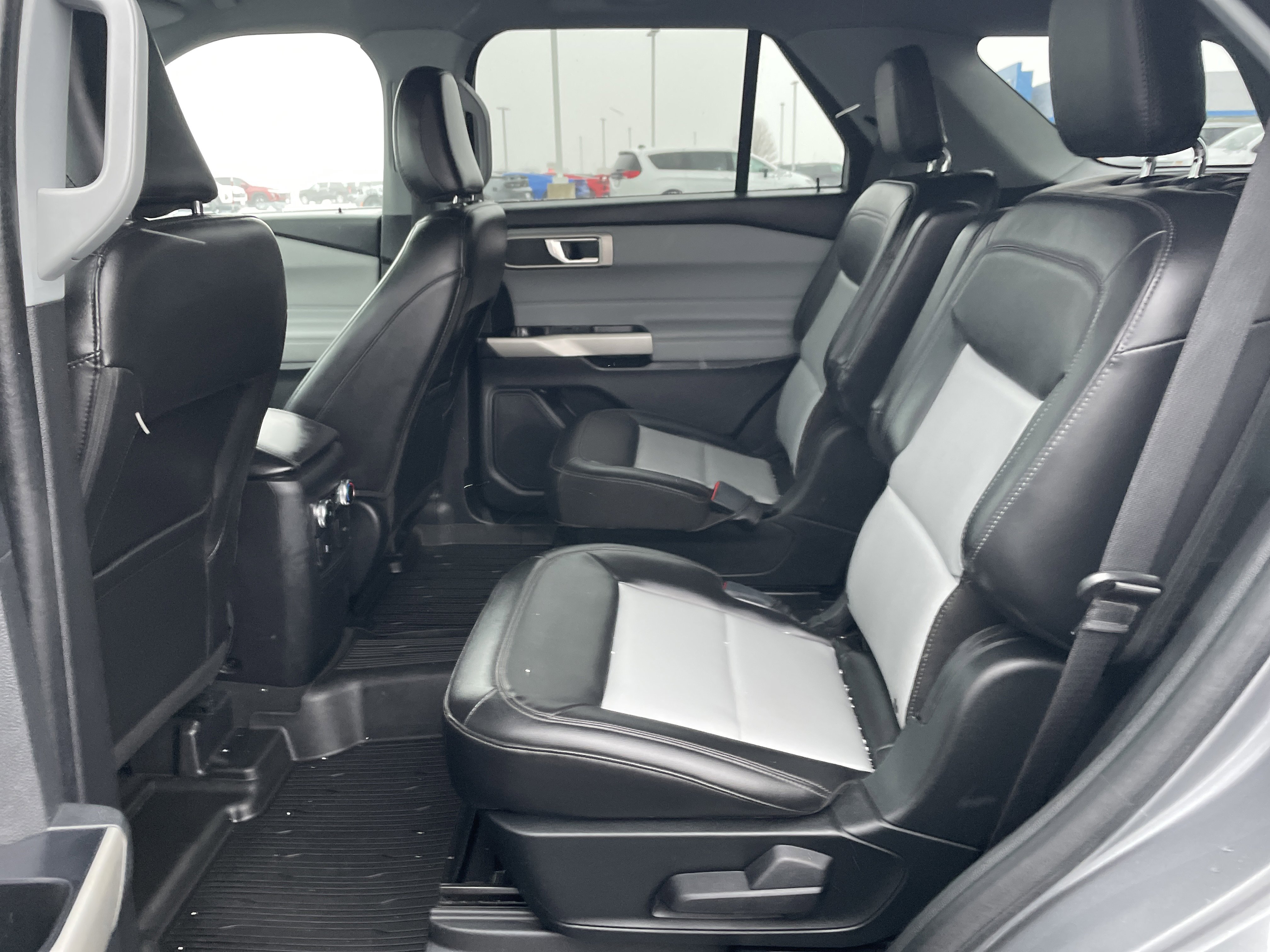 Used 2022 Ford Explorer XLT w/ Equipment Group 202A image 23