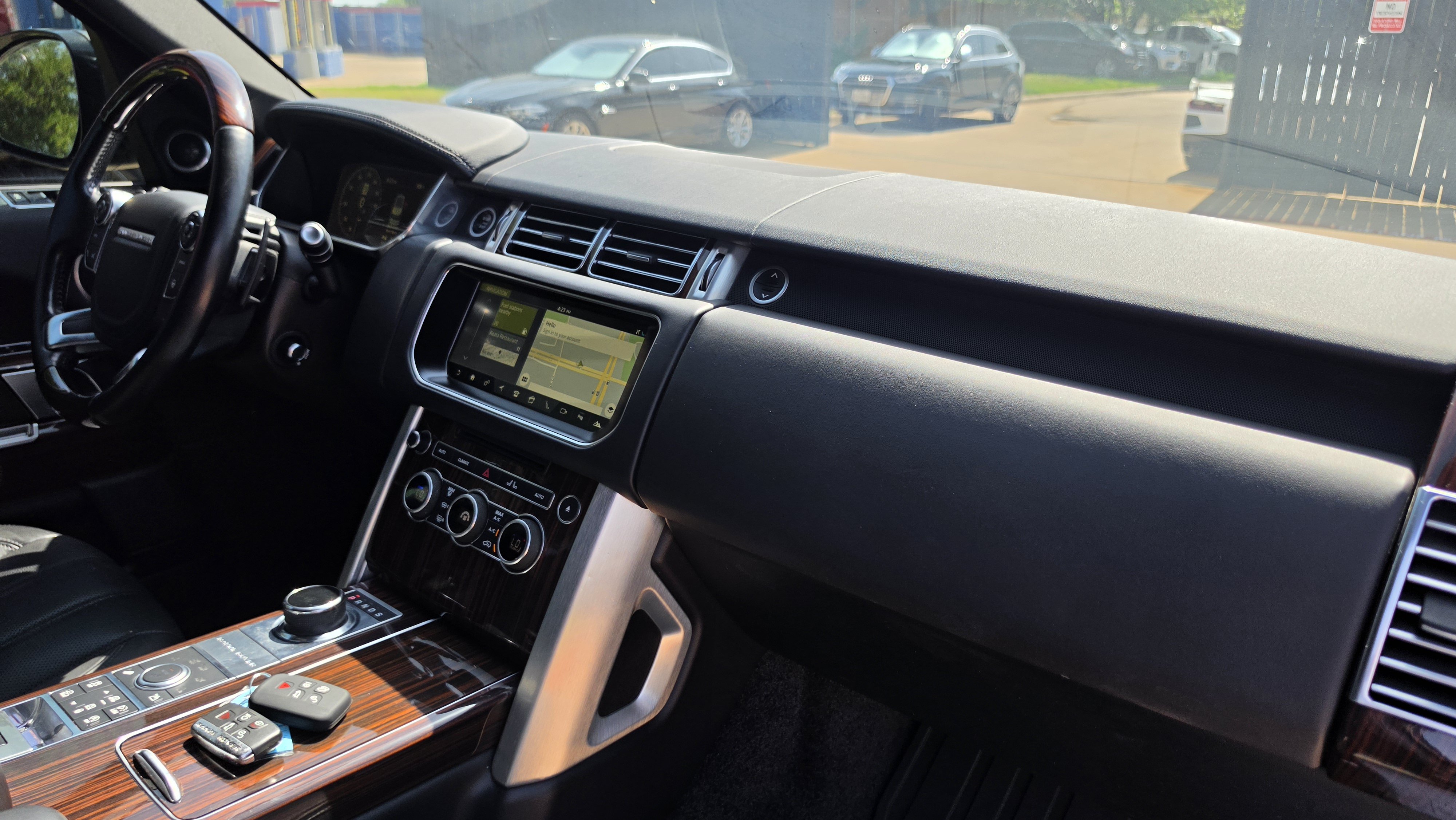 Used 2017 Land Rover Range Rover Supercharged AWD/4WD image 33