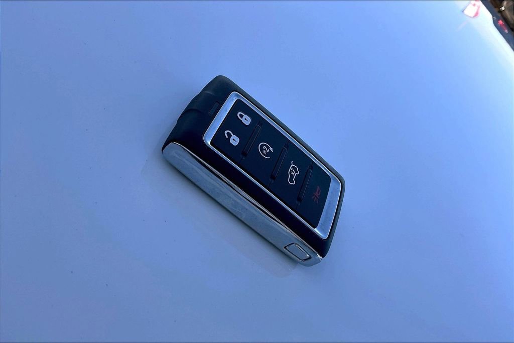 Used 2024 Jeep Grand Cherokee L Limited w/ Luxury Tech Group II image 11