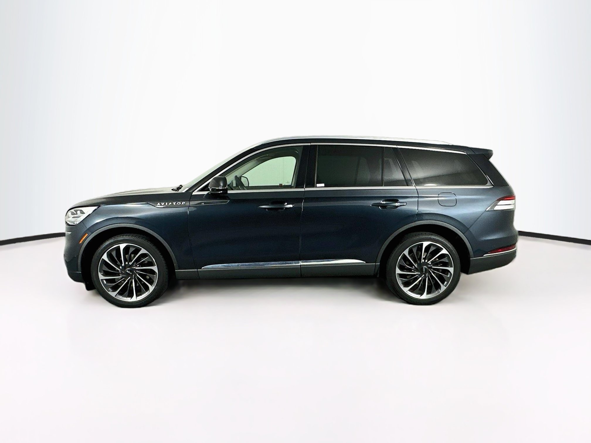 Used 2024 Lincoln Aviator Reserve w/ Equipment Group 201A AWD/4WD image 4