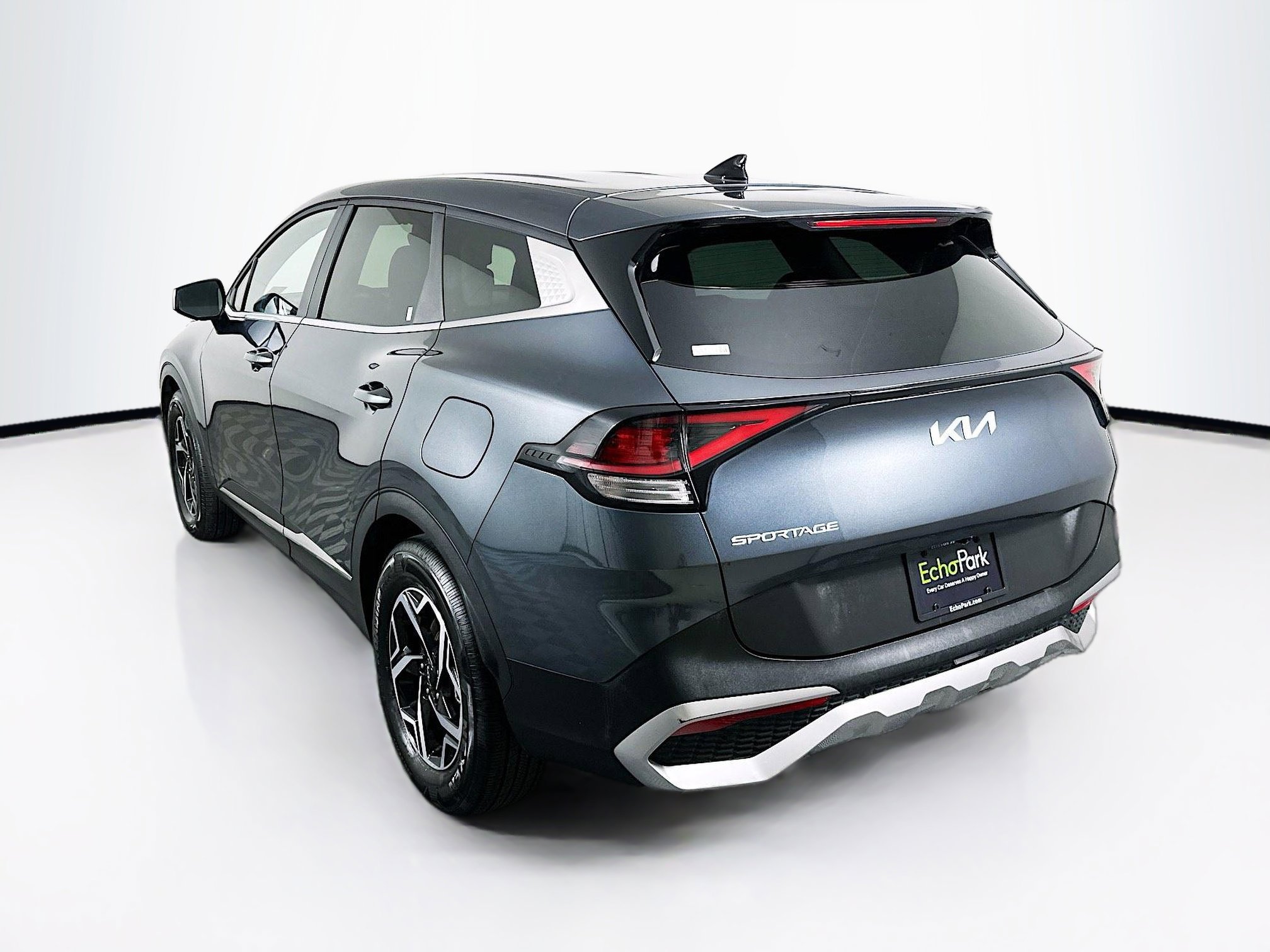 Used 2025 Kia Sportage LX image 5