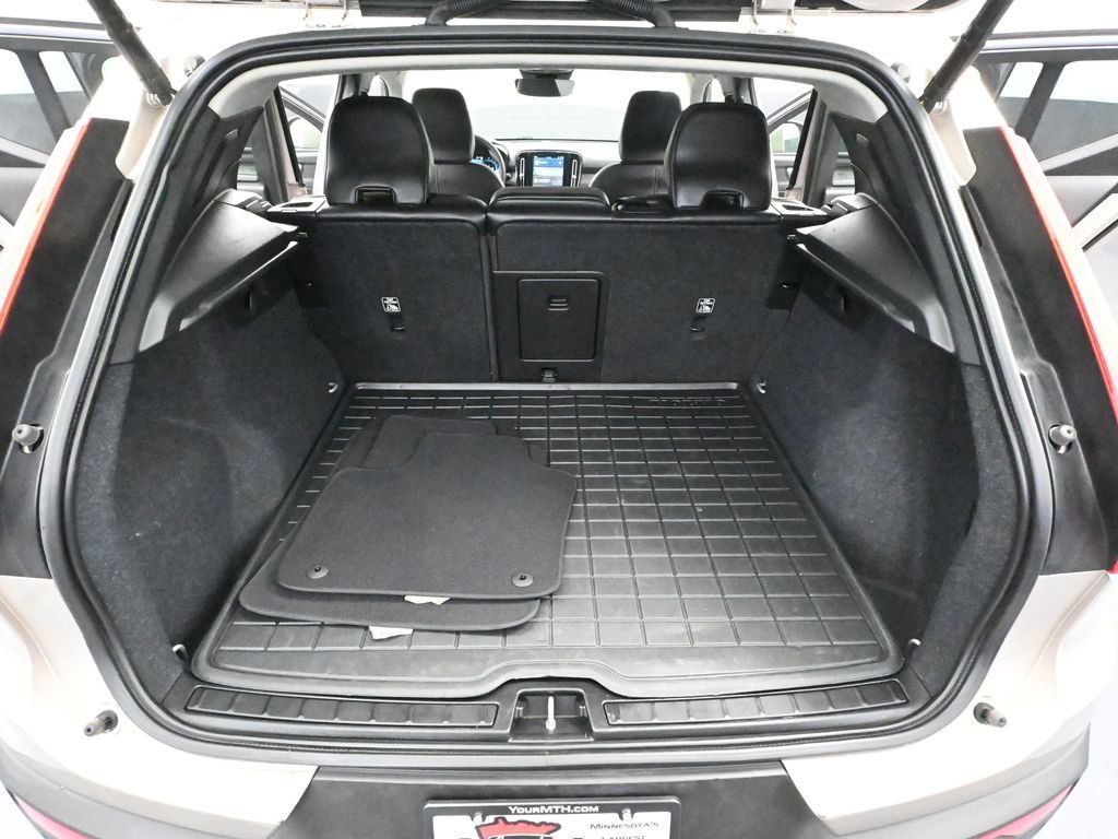 Used 2023 Volvo XC40 B5 Core AWD/4WD image 38