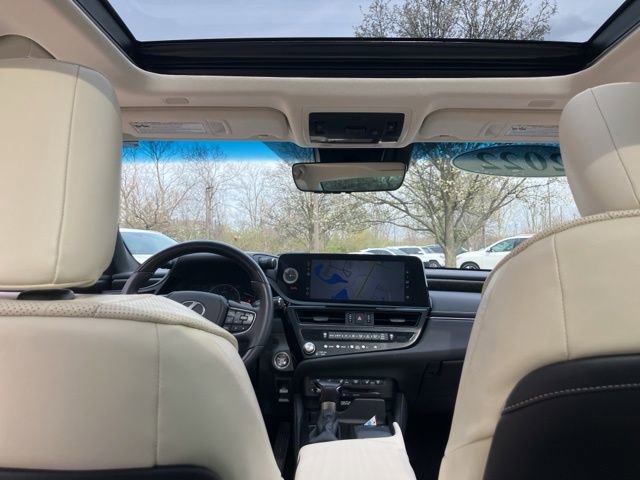 Used 2022 Lexus ES 350 Ultra Luxury w/ Accessory Package 2 image 23