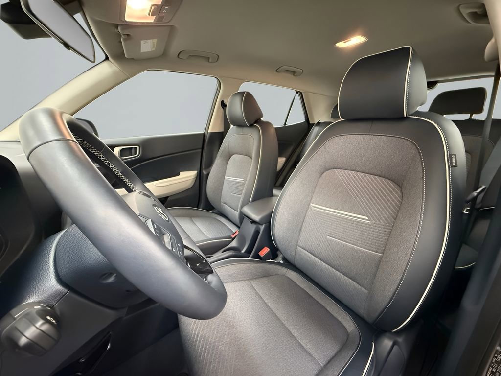 Used 2025 Hyundai Venue Limited FWD image 10