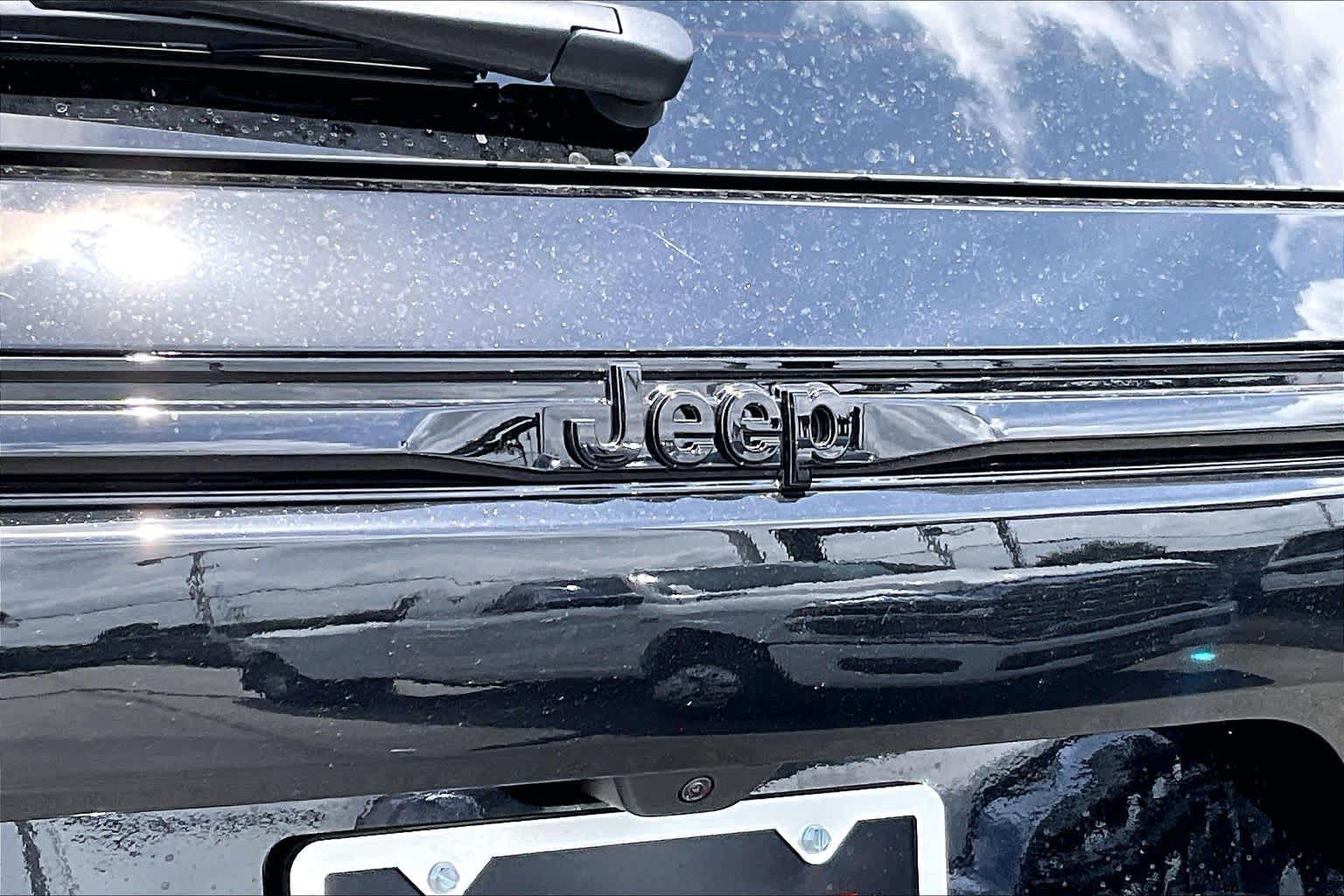 New 2026 Jeep Grand Cherokee Altitude RWD image 14