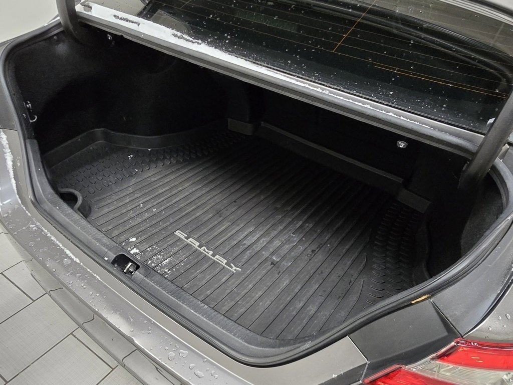 Used 2018 Toyota Camry SE image 15