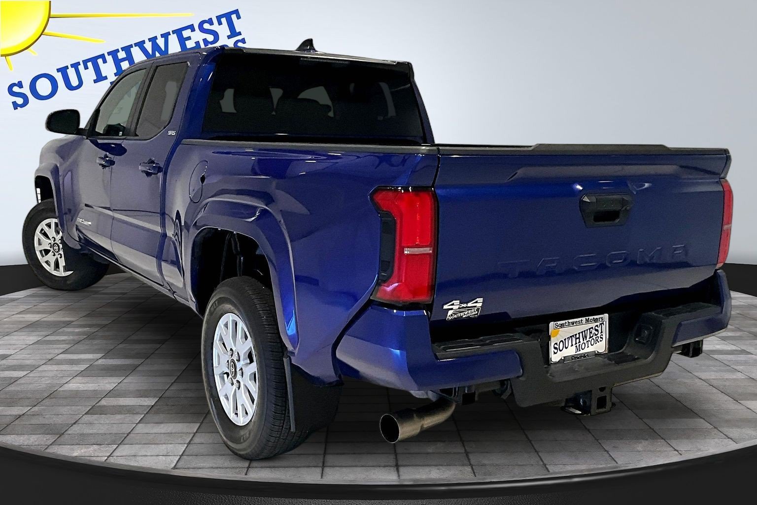 Used 2024 Toyota Tacoma SR5 AWD/4WD image 5