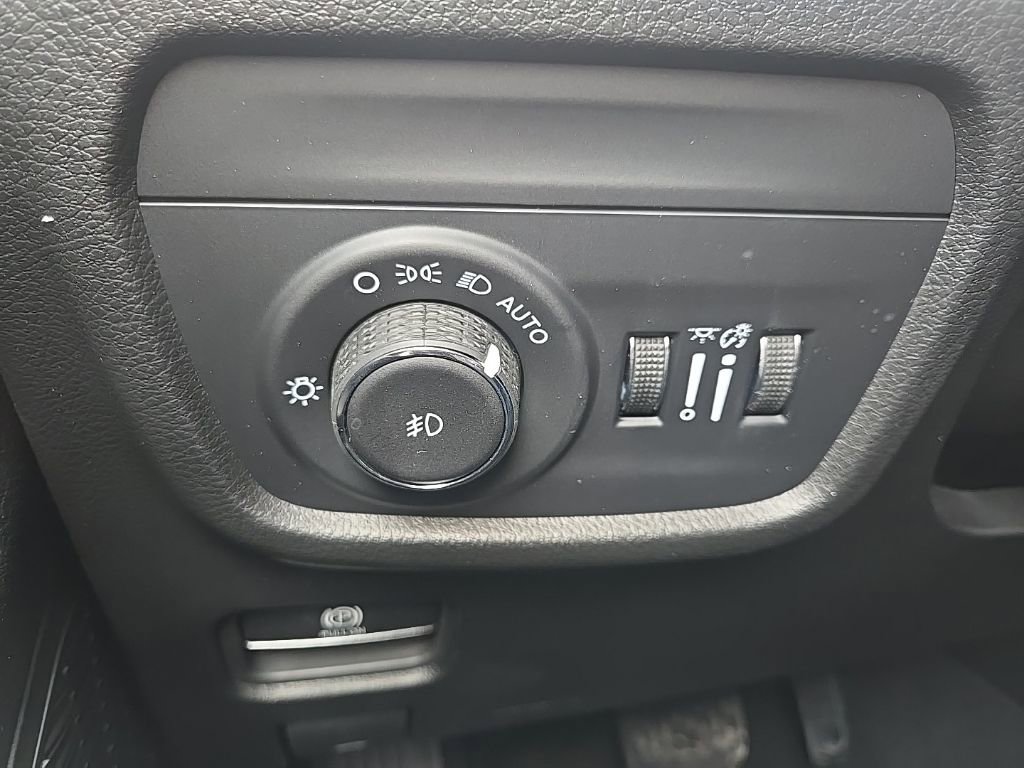 Used 2025 Jeep Grand Cherokee L Limited w/ Luxury Tech Group II image 40