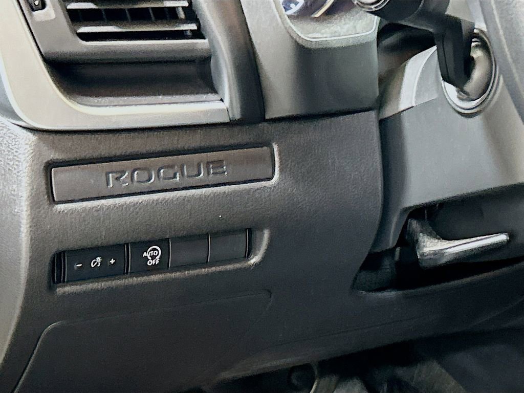 Used 2024 Nissan Rogue S image 8