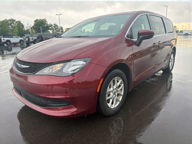 Used 2023 Chrysler Voyager LX FWD image 2