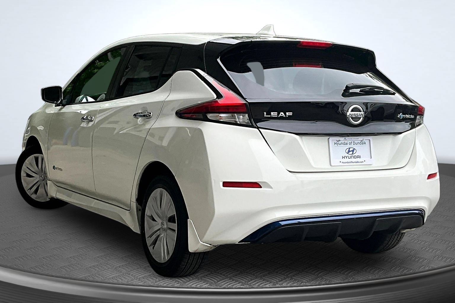 Used 2018 Nissan Leaf S w/ S Charge Package FWD image 3