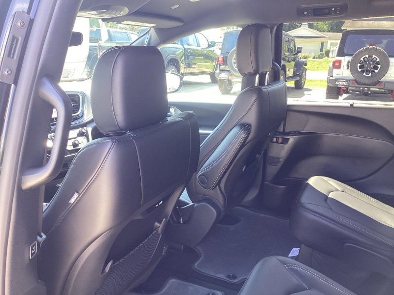 New 2026 Chrysler Pacifica Select image 20