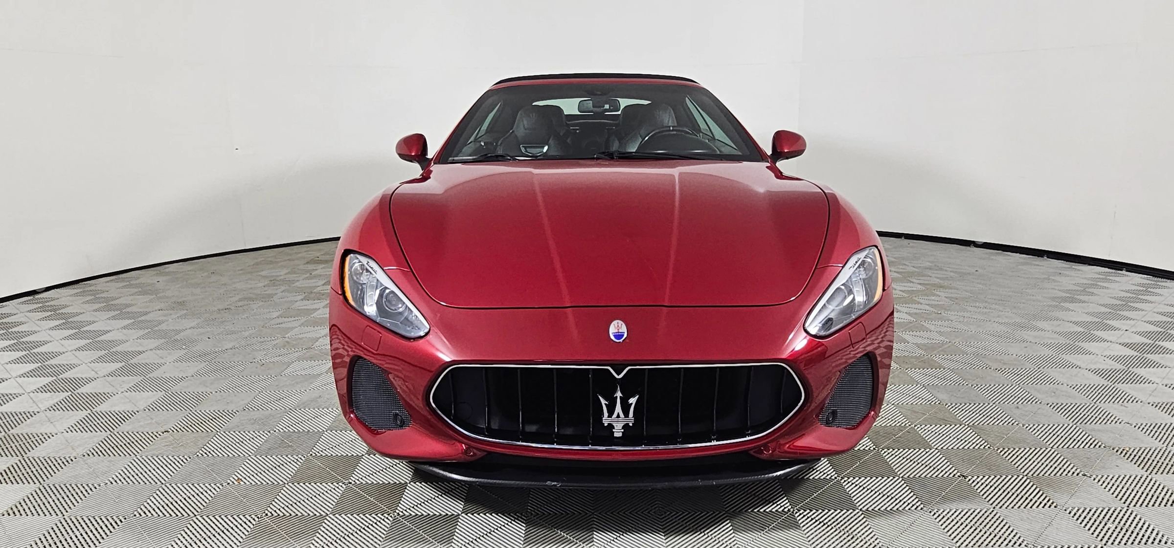 Used 2018 Maserati GranTurismo Sport image 2