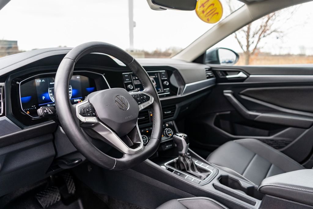 Used 2024 Volkswagen Jetta SE image 18