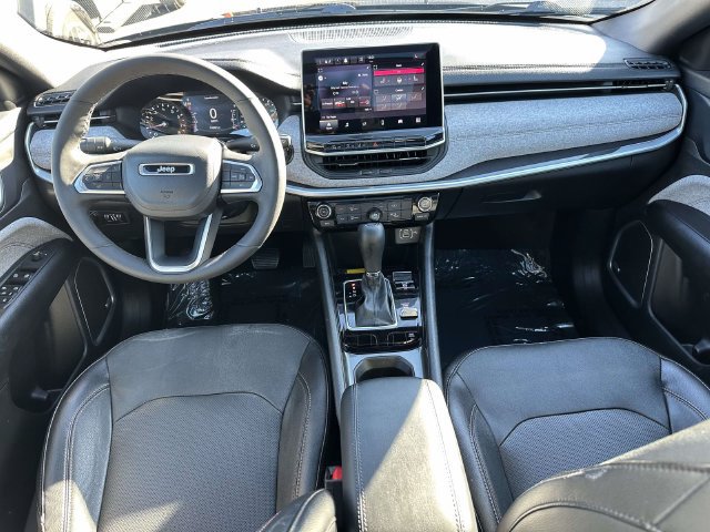 Used 2023 Jeep Compass Latitude w/ Sun and Sound Group AWD/4WD image 21