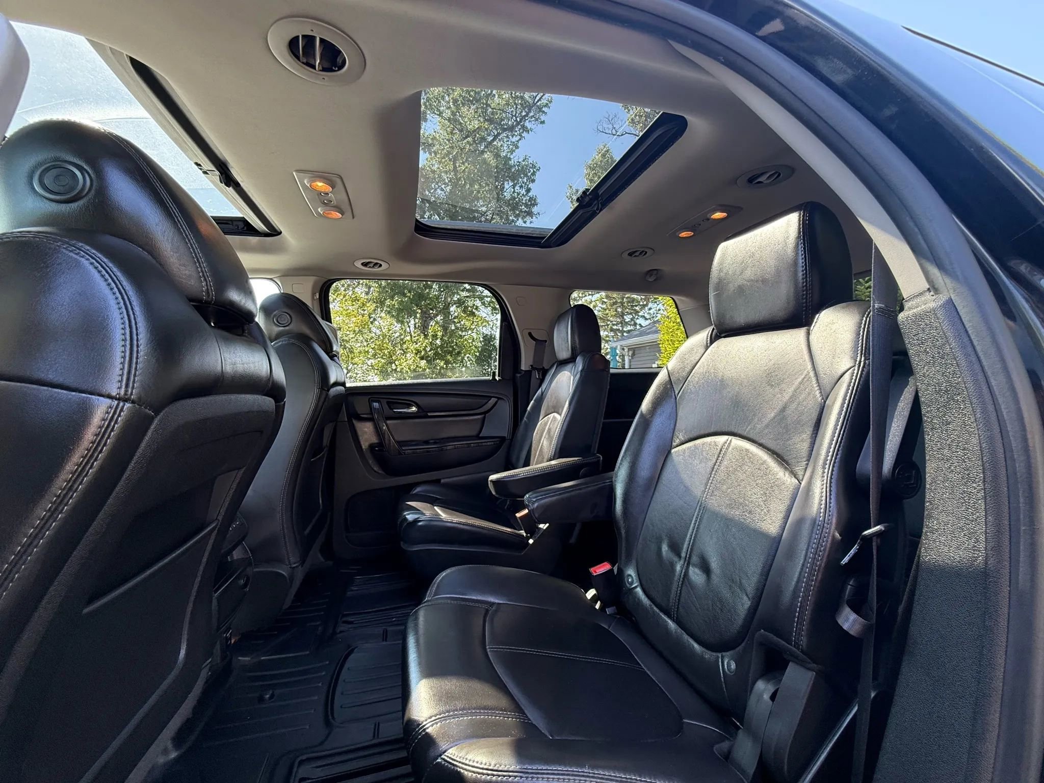 Used 2014 GMC Acadia SLT image 14