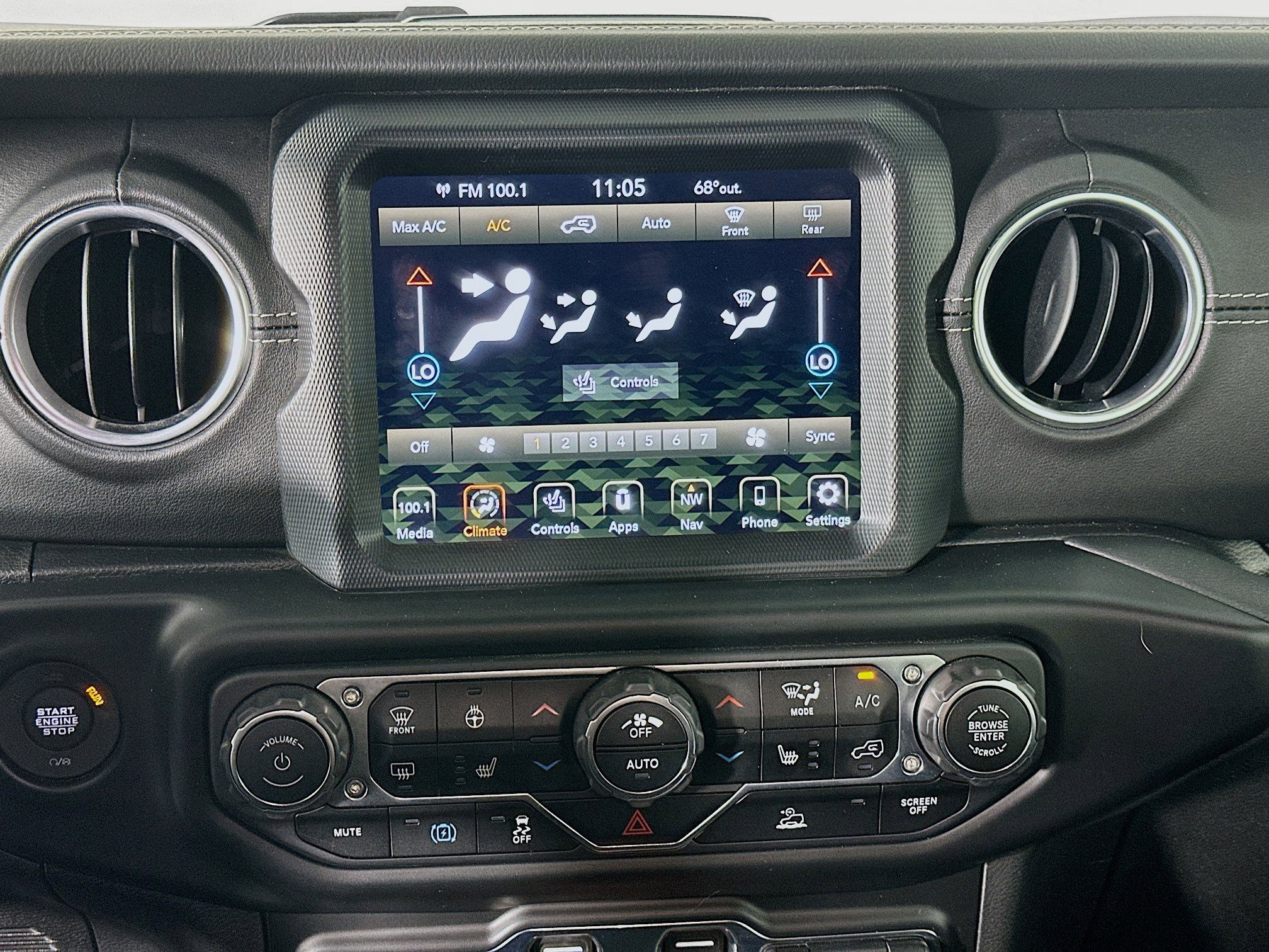 Used 2023 Jeep Wrangler Sahara w/ Cold Weather Group image 23