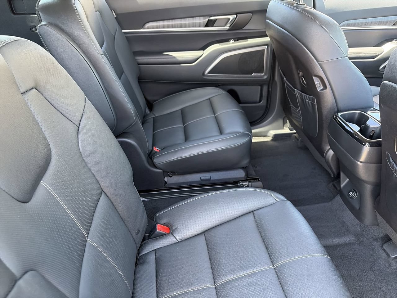 Certified 2025 Kia Telluride EX w/ EX Captain's Chair Package FWD image 12