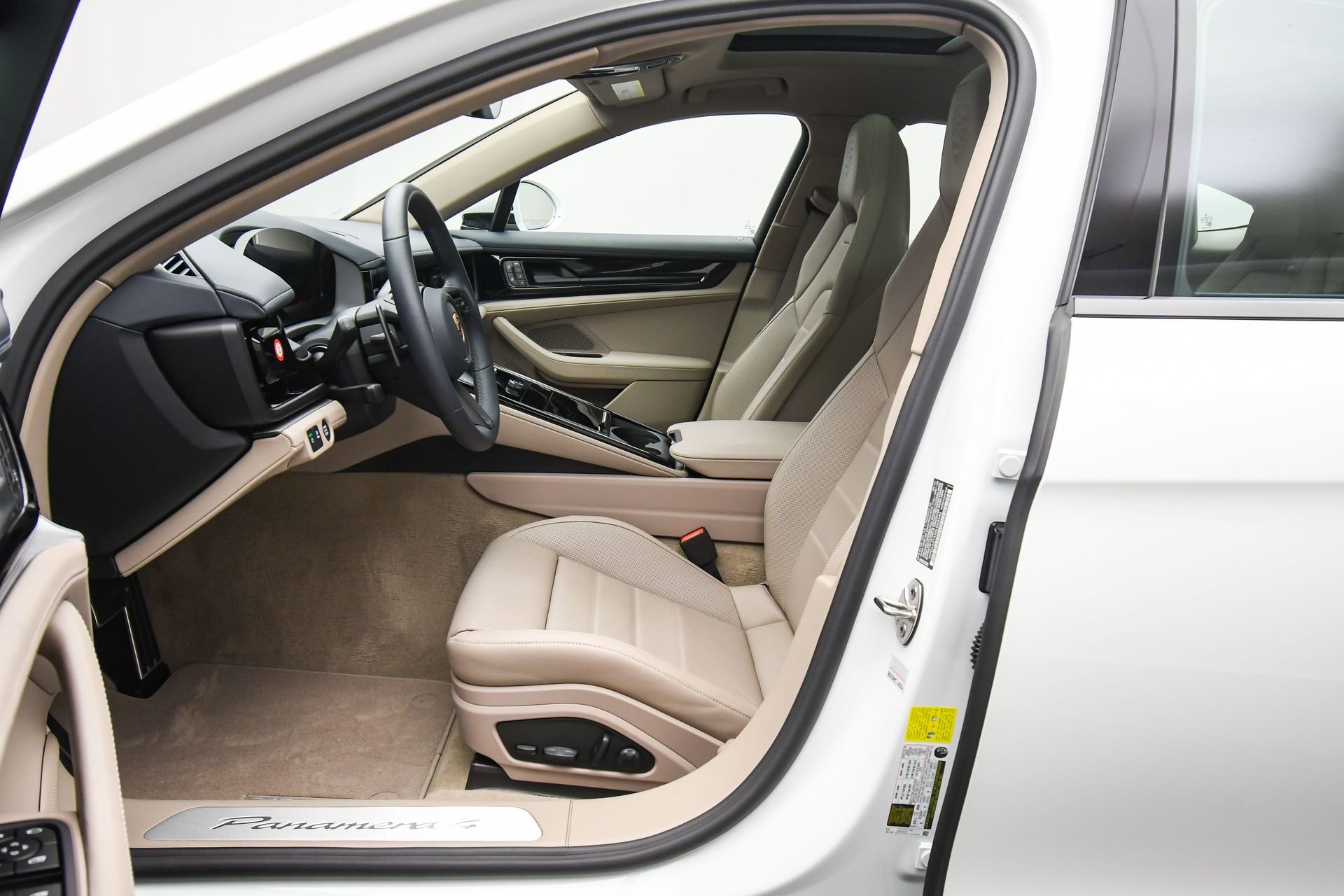 Used 2025 Porsche Panamera 4 image 19