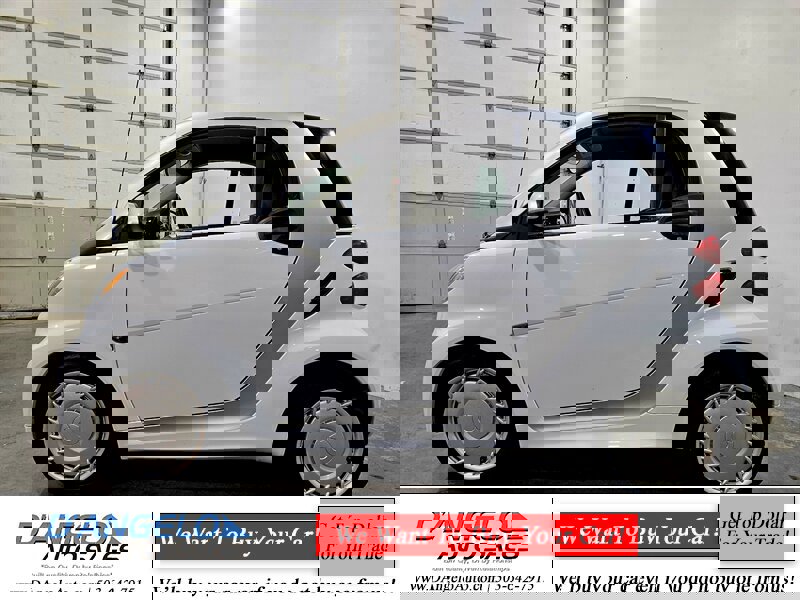 Used 2015 smart fortwo passion image 8