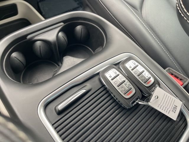 Used 2024 Chrysler Pacifica Touring-L image 8