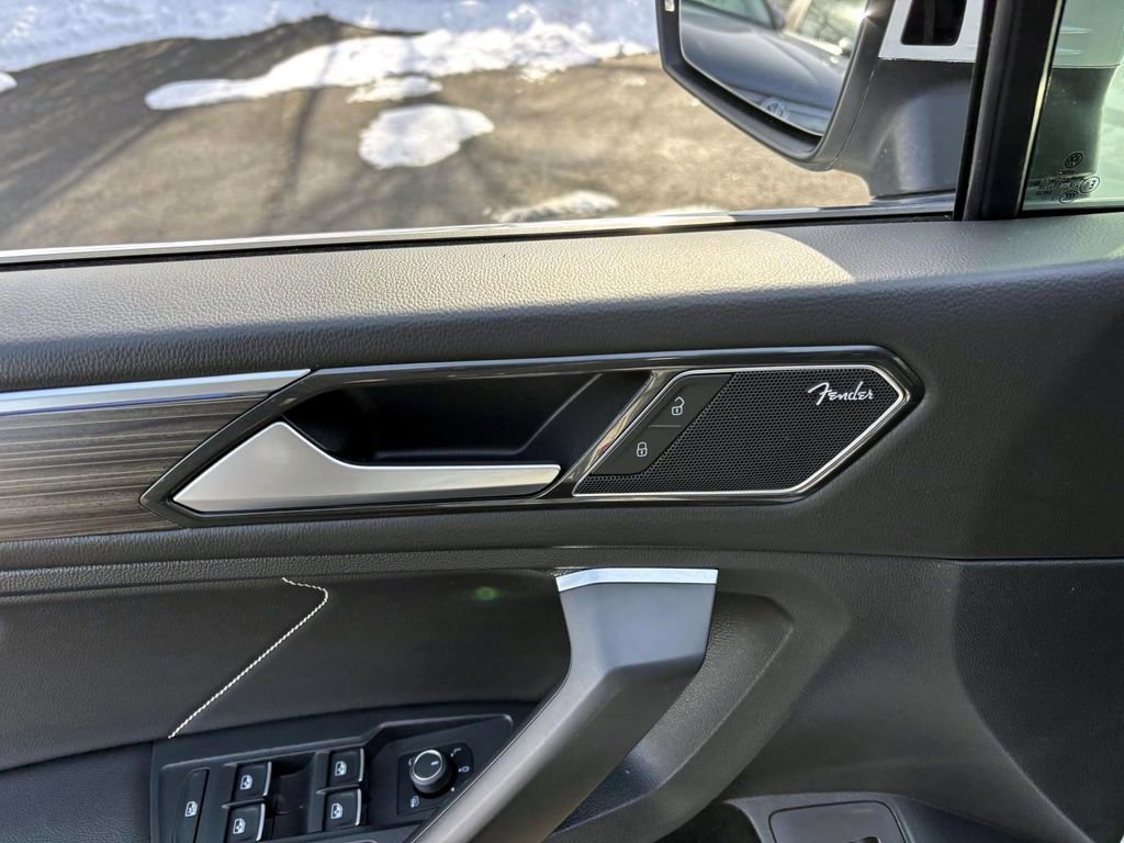 Used 2022 Volkswagen Tiguan SEL R-Line image 12