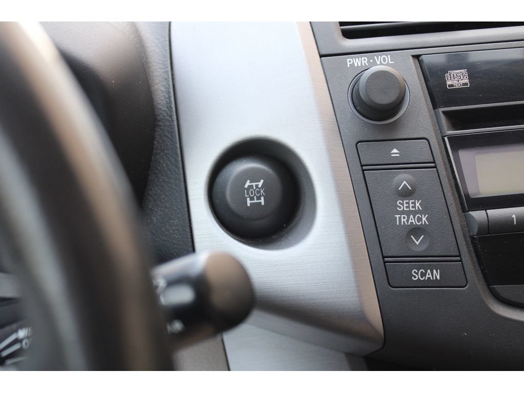 Used 2006 Toyota RAV4 Limited AWD/4WD image 34
