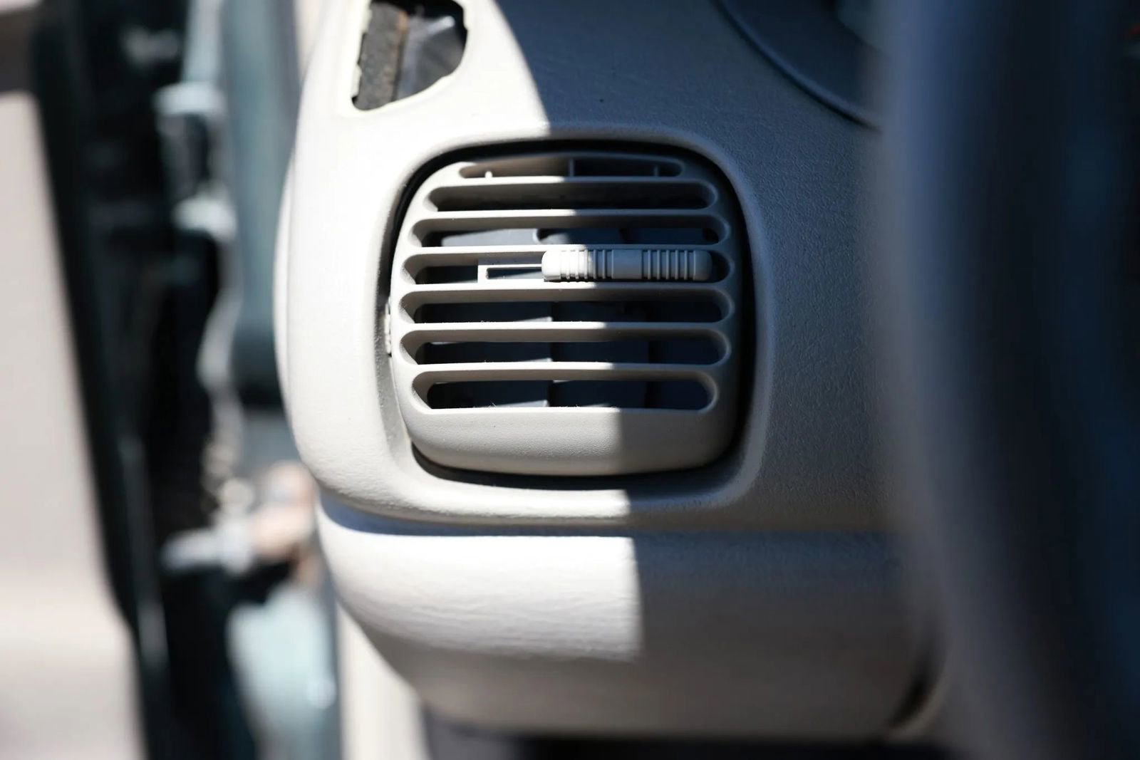 Used 2001 Dodge Neon Highline image 41