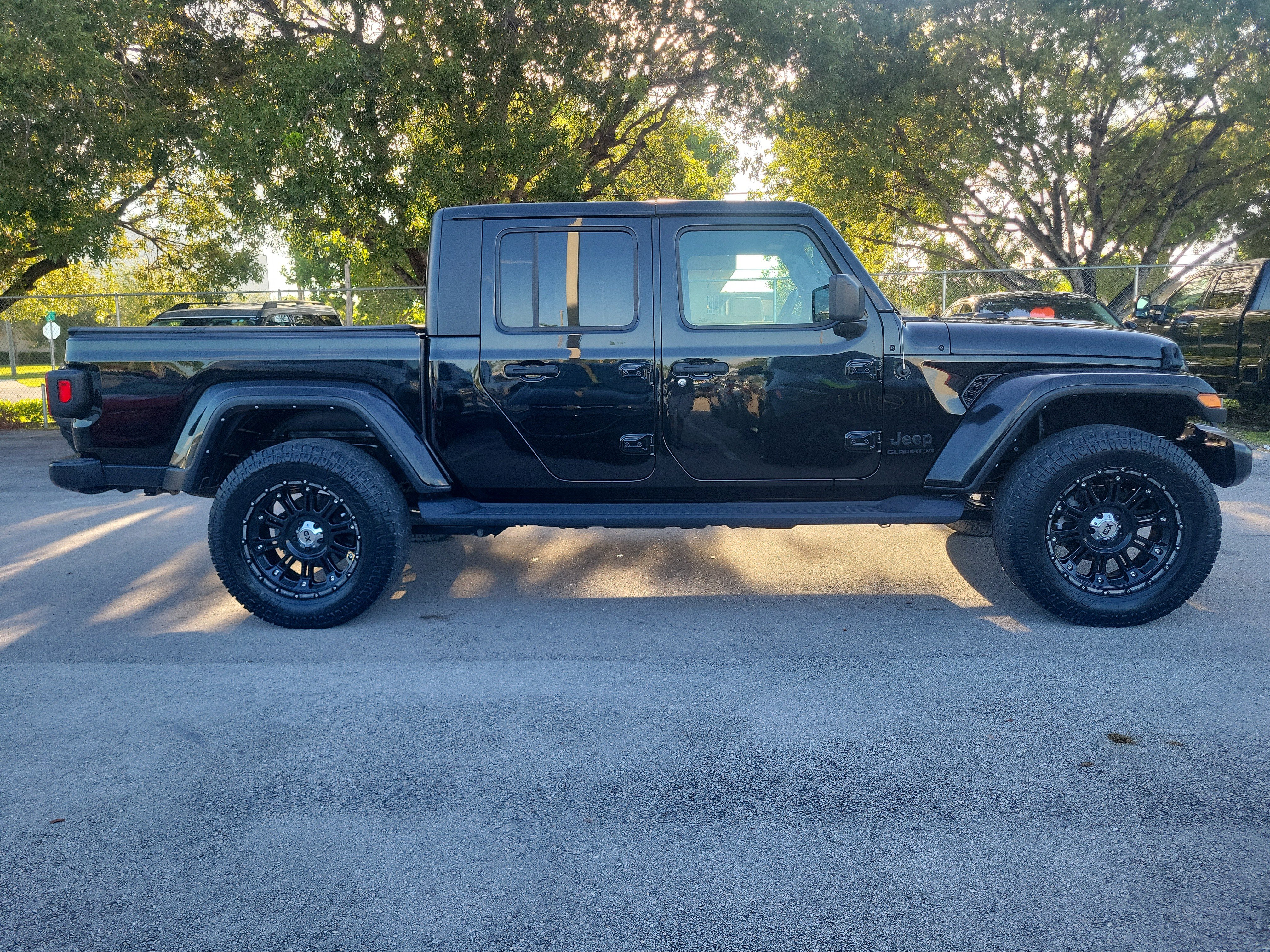 Used 2022 Jeep Gladiator Sport AWD/4WD image 4