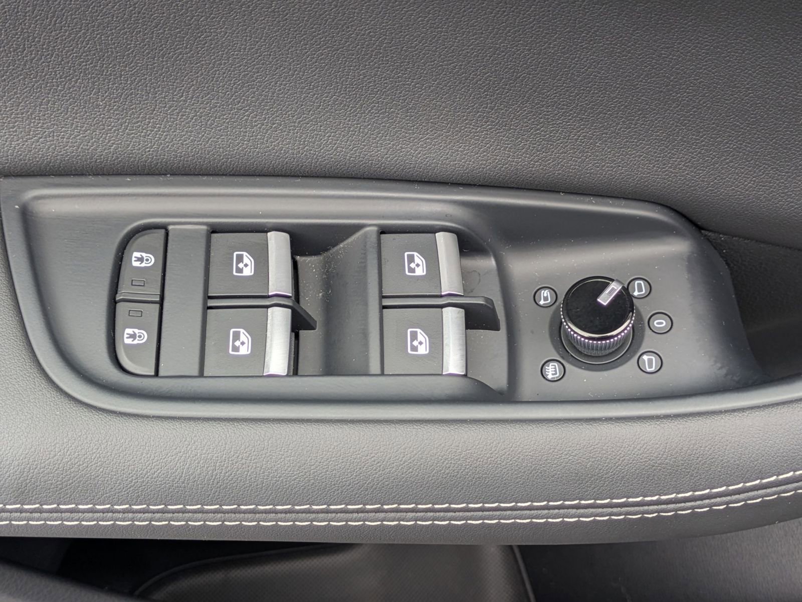 Used 2025 Audi Q8 Prestige w/ Prestige Package image 21