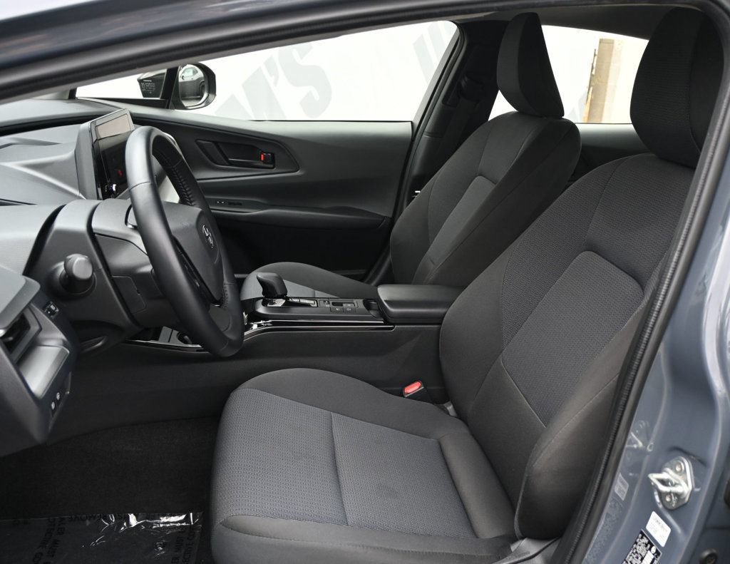 Used 2025 Toyota Prius LE FWD image 15