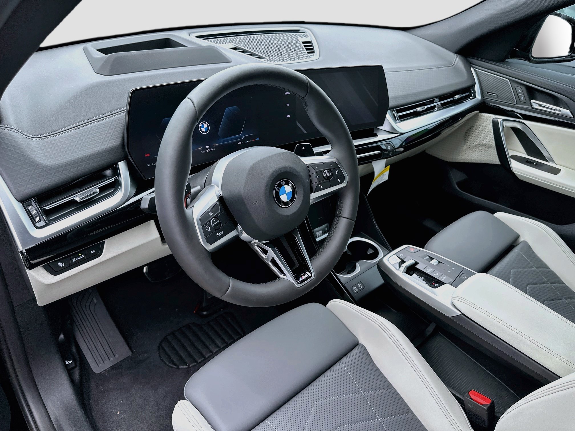 New 2026 BMW X2 xDrive28i w/ Technology Package AWD/4WD image 7