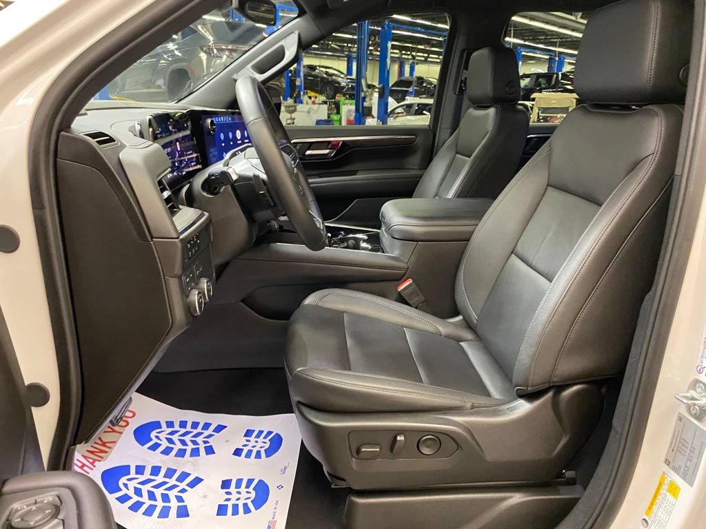 Used 2025 Chevrolet Suburban Z71 AWD/4WD image 24